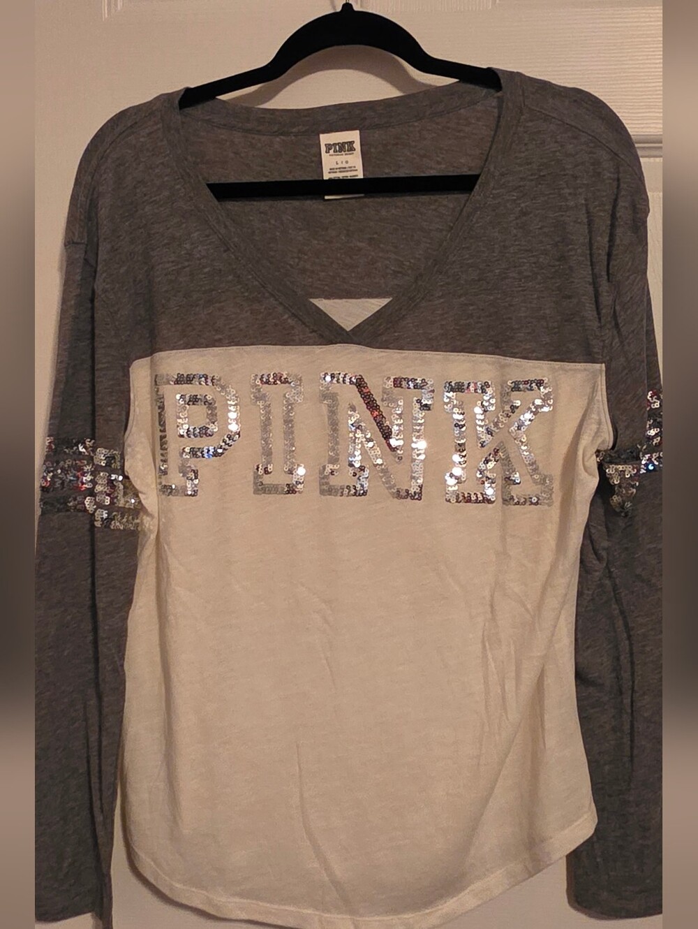 PINK Victoria Secret Two-Tone Sequin Logo V-Neck Top - Gray & Coconut White Sz L